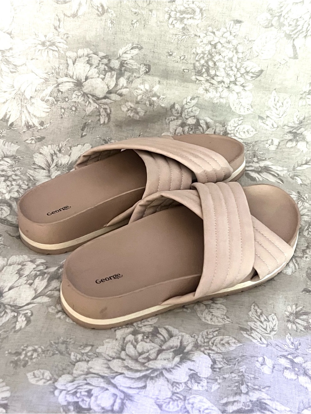 BNWOT George Quilted Criss-Cross Slide Platform Sandals - Size 7 - Picture 3 of 4